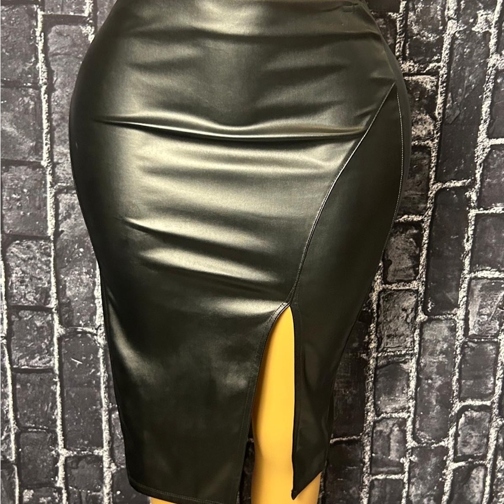 Elegant Black Faux Leather Skirt